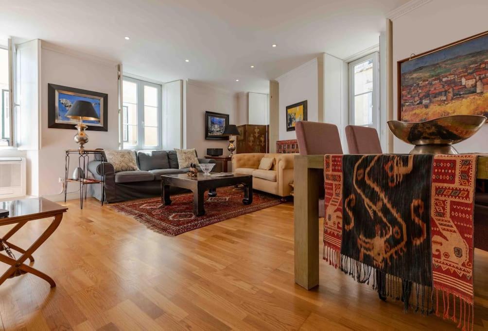Historical 3 Bedroom Duplex In Apartamento Lisboa