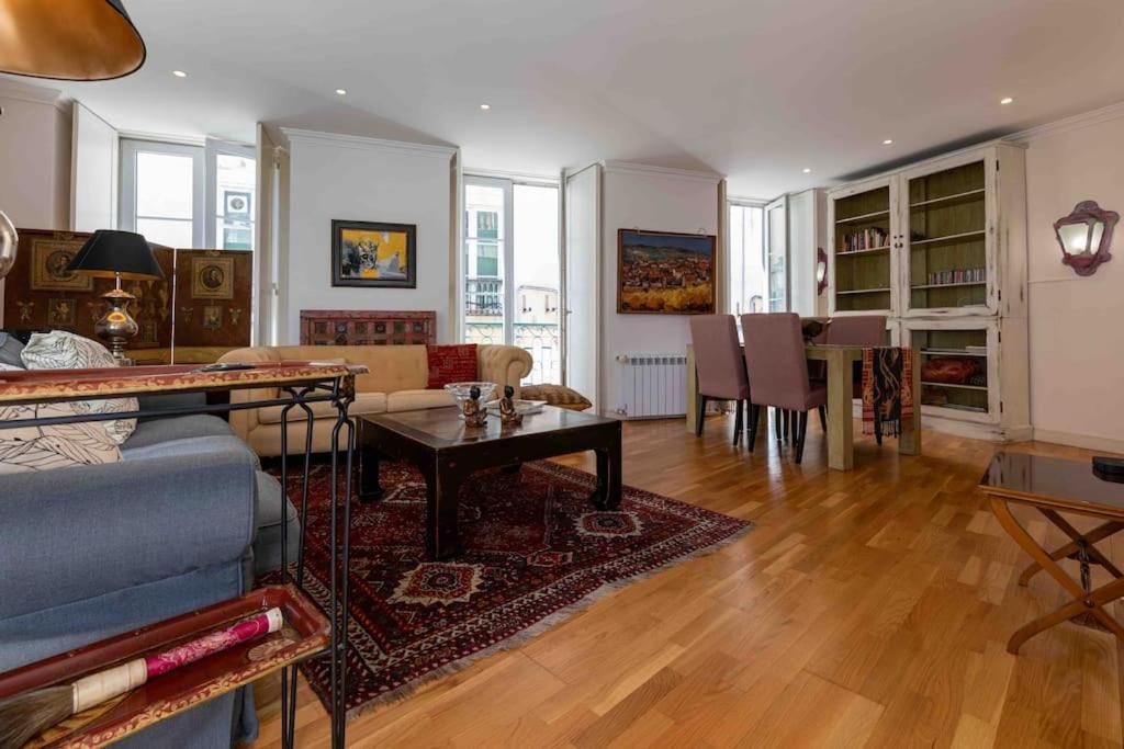 Historical 3 Bedroom Duplex In Apartamento Lisboa